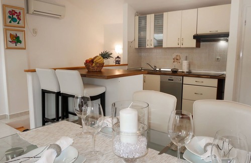Crni Apartamento | Marinella by Interhome