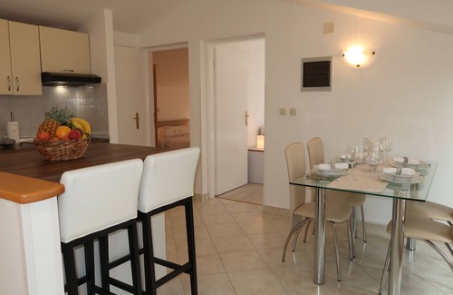 Crni Apartamento | Marinella by Interhome