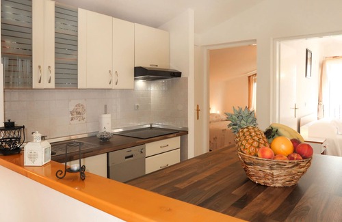 Crni Apartamento | Marinella by Interhome