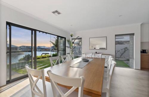 Dudley Park Casa | Mariners Cove Luxury Canal Home