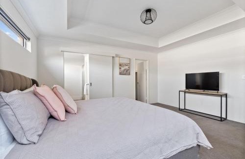 Dudley Park Casa | Mariners Cove Luxury Canal Home