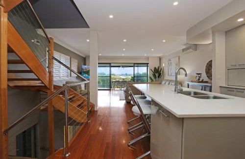 Hawks Nest Casa | Mariners Mark 7