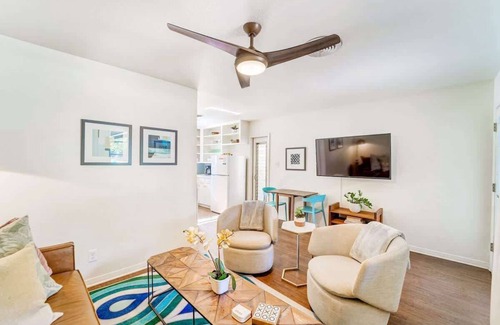Greater South River City Casa | Mariposa B | Bright Stay + Sleeps 5 & Patio