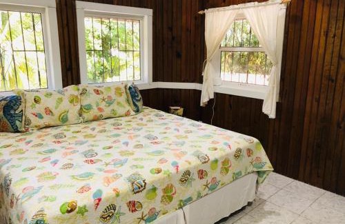 Antoneys Cay Cabina | Mariposa Lodge