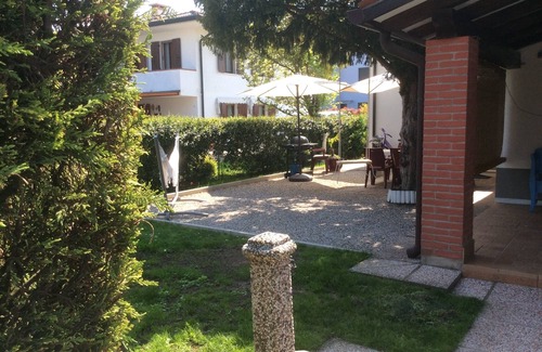Olmo di Mira Casa | La casa de Mariposa. Casa con jardín, excelente para quienes buscan una estancia relajante.