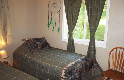 Mariposa Cabaña | Mariposa Yosemite Cute 2 bed refurbished cottage on large lot adjacent to winery