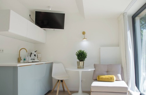 Eidelstedt Apartamento | Maritime studio with spacious balcony. Free parking on the street