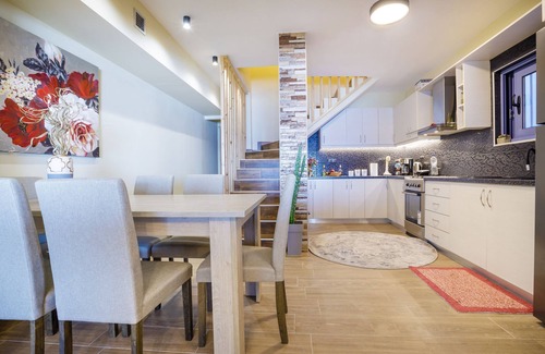Skafidia Casa | Maritinas Stone House On The Beach, Katakolon, Greece
