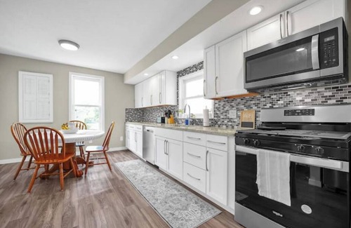 Laurelville Casa | Marjie’s Retreat with Hot Tub and Swimming Pool