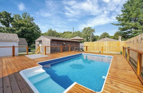 Laurelville Casa | Marjie’s Retreat with Hot Tub and Swimming Pool