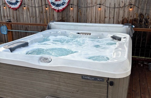 Laurelville Casa | Marjie’s Retreat with Hot Tub and Swimming Pool