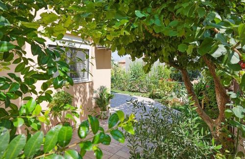 Spata-Artemida Casa | Markella's House