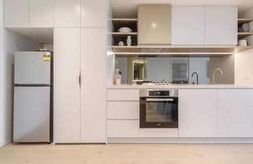 West Melbourne Apartamento | Marker | Modern Vintage Pad Near Factory Outlets