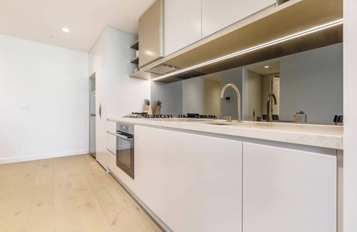 West Melbourne Apartamento | Marker | Modern Vintage Pad Near Factory Outlets