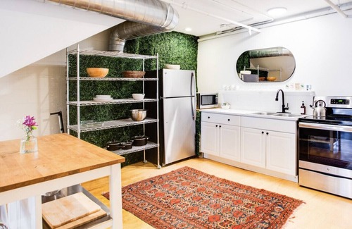 East Market District Apartamento | Market #1 · Stellar Suites | King Loft | NuLu | Boutique Hotel