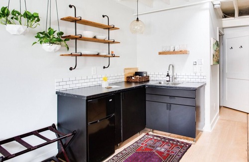 East Market District Apartamento | Market #3 · Stellar Suites | Bohemian Chic Nulu | With Bikes