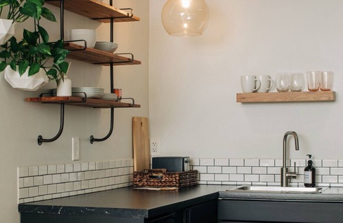 East Market District Apartamento | Market #3 · Stellar Suites | Bohemian Chic Nulu | With Bikes
