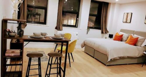 Northampton Apartamento | Market Haven Kingsize Studios Town Centre with Netflix, Business & Leisure travellers, multiple units available