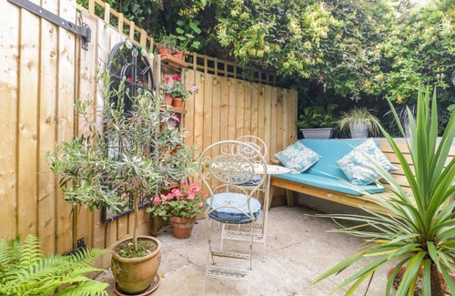 Abbotsbury Cabaña | Market House
