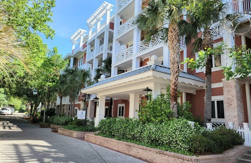 Baytowne Wharf Condominio | Market Street Inn 434 - Studio with 2 queen beds, close to Baytowne Wharf!