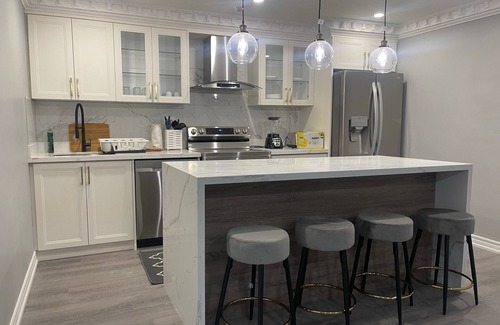 Markham Apartamento | Markham Comfort Stay – 3 King Beds, 2 Baths, Close to Golf & Trails