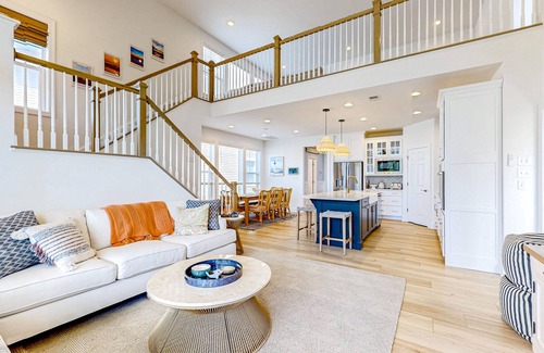 Cedar Neck Casa | Marlin Chase home with resort amenities, bikes, grill, EV charger - dog-friendly