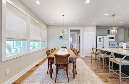 Cedar Neck Casa | Marlin Chase home with resort amenities, patio, grill, balcony & pool