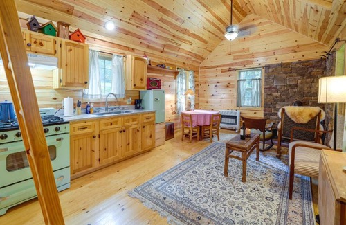 Marlinton Casa | Marlinton Cabin Rental with Greenbrier River Access!