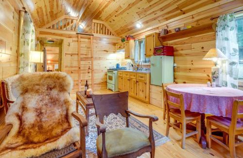 Marlinton Casa | Marlinton Cabin Rental with Greenbrier River Access!