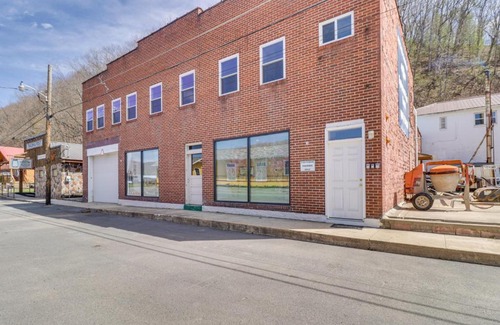 Marlinton Apartamento | Marlinton Vacation Rental on Riverfront Trail!