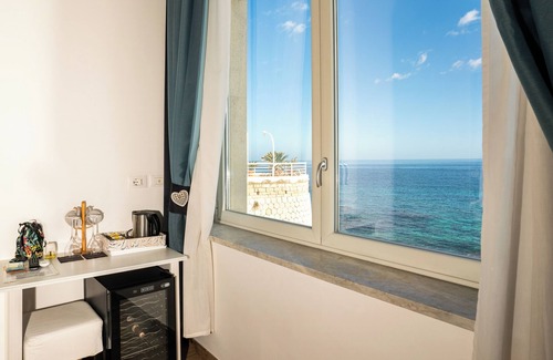 Santa Lucia Apartamento | MarLove Siracusa - Stunning Sea Views and Private Water Access & Swimming.