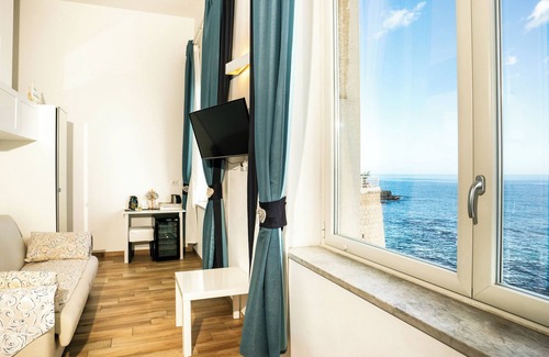 Santa Lucia Apartamento | MarLove Siracusa - Stunning Sea Views and Private Water Access & Swimming.