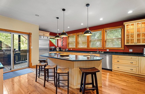 Nicklaus North Chalet De Esquí | Marmot's Meadow Chalet: Tranquil 14th Fairway - Private Hot Tub
