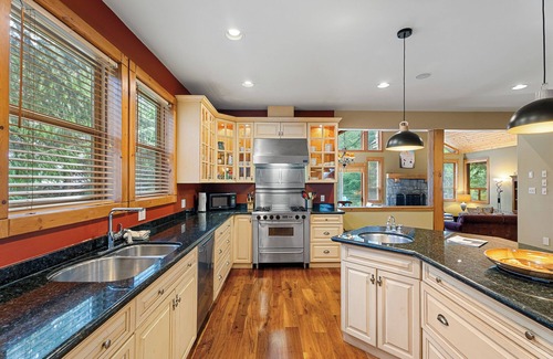 Nicklaus North Chalet De Esquí | Marmot's Meadow Chalet: Tranquil 14th Fairway - Private Hot Tub