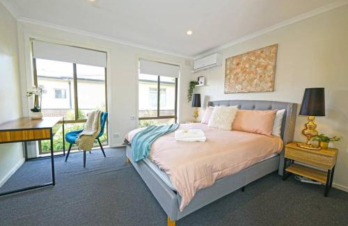 Ringwood Casa | Maroondah 3BR Brick Entire Home Free Wi-Fi Parking