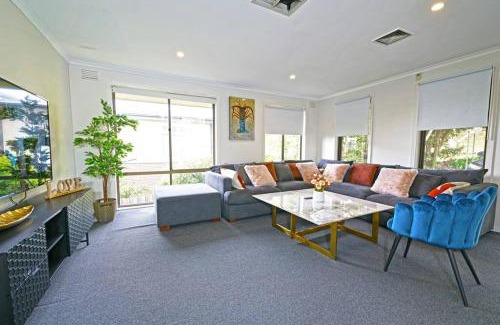 Ringwood Casa | Maroondah 3BR Brick Entire Home Free Wi-Fi Parking