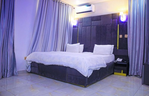 Egbeda Hotel | Marqueeland Hotel and suites