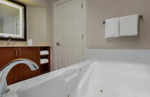 Barrier Island Complejo | MARRIOTT BEACH PLACE TOWERS -VACATION RENTAL -2 BEDROOMS 2 BATH SLEEPS 8