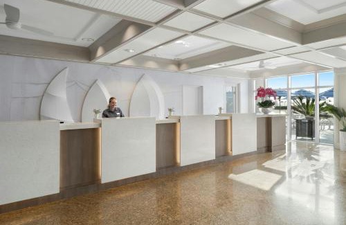 Central Beach Hotel | Marriott's BeachPlace Towers