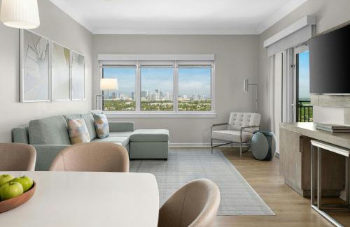 Central Beach Hotel | Marriott's BeachPlace Towers