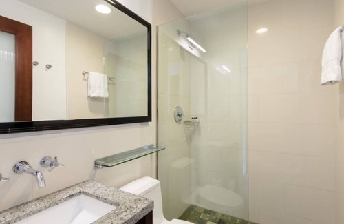 Midtown Complejo | Marriott's Vacation Club Pulse, NYC King Guest Room (City View)