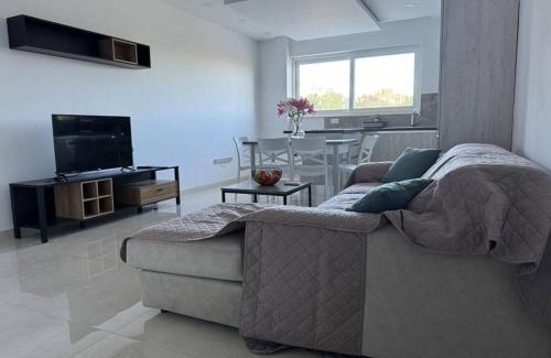 Marsaxlokk Apartamento | Marsaxlokk Modern Apartment, Large Backyard