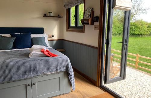 Pitney Otro | Marsh Farm Glamping Yappingale Shepherd Hut