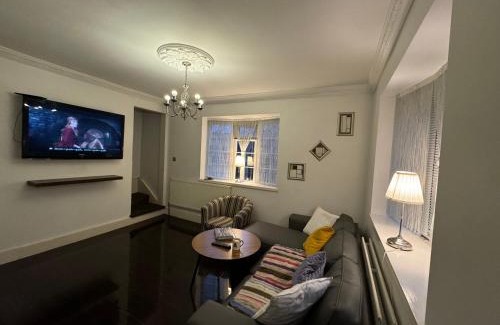 Leyton Casa | Marsh Lane Cottage