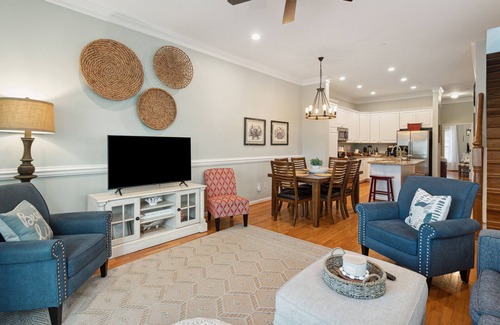 Waters Edge Casa | Marsh & River Views, Large Screen Porch, Community Pool & Dock - Crawdads Sing