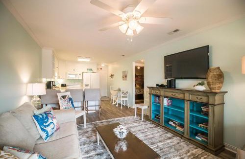 North Myrtle Beach Casa | Marsh Villas I-1 - 2nd Row Marsh View - Cherry Grove Section