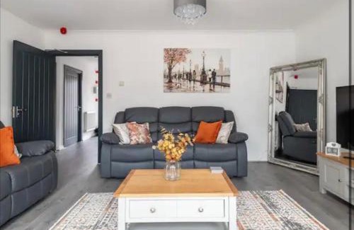 Marston Green Casa | Marston 5 Bedroom Home With Parking Near NEC & BHX