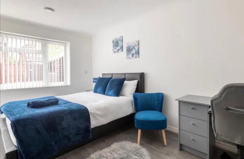 Marston Green Casa | Marston 5 Bedroom Home With Parking Near NEC & BHX