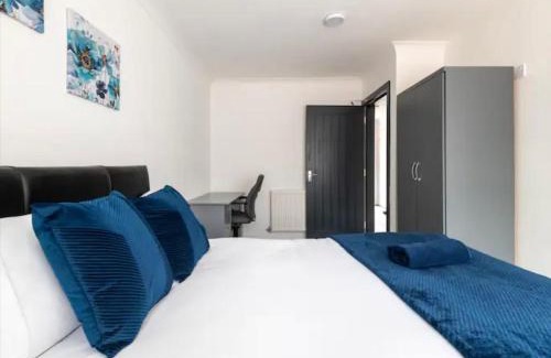 Marston Green Casa | Marston 5 Bedroom Home With Parking Near NEC & BHX