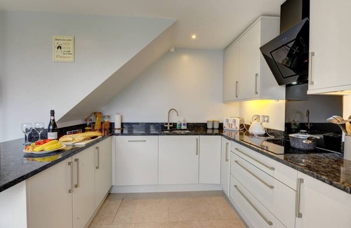 Priors Marston Casa | Marston Croft Cottage | Hot Tub | Sleeps 7 |Southam | Inspire Homes